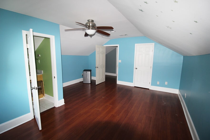 Building Photo - 3033 Toledano St