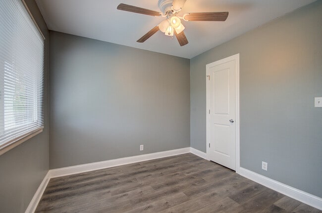 Building Photo - 2302 Carnation Dr