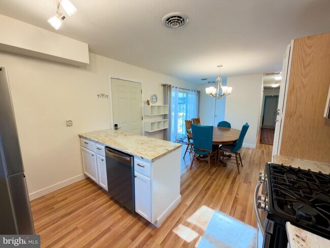Building Photo - 307 Pemberton Blvd