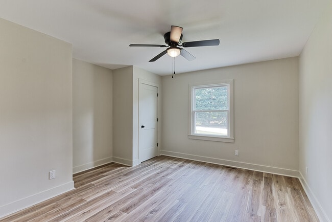 Building Photo - 607 Riverwood Pl