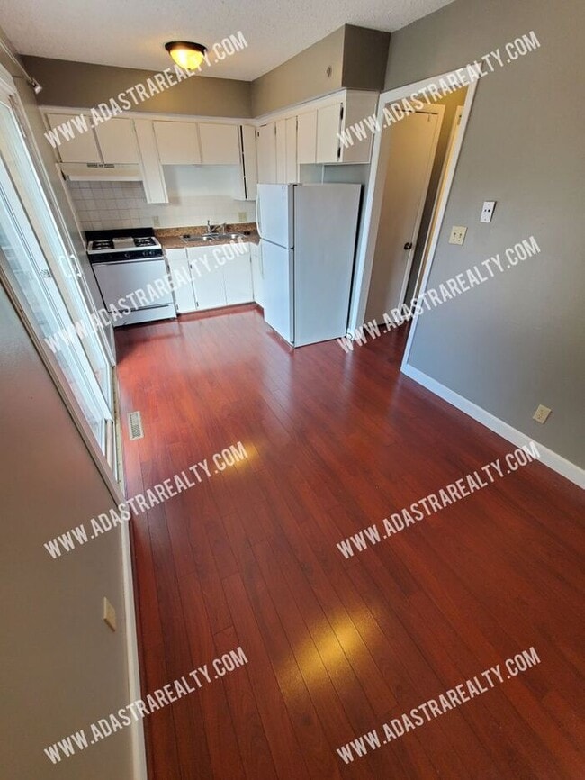 Building Photo - Affordable Olathe Townhome-Showing NOW!!