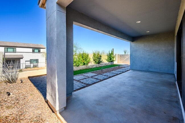 Building Photo - 824 E Monte Wy