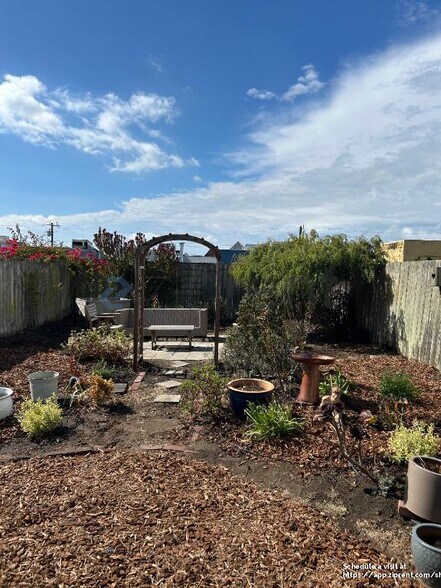 Building Photo - 1763 42nd Ave