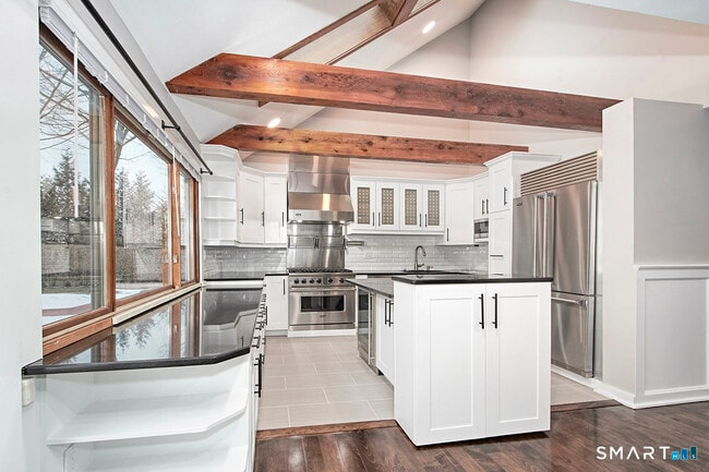 Building Photo - 17 Ferry Ln