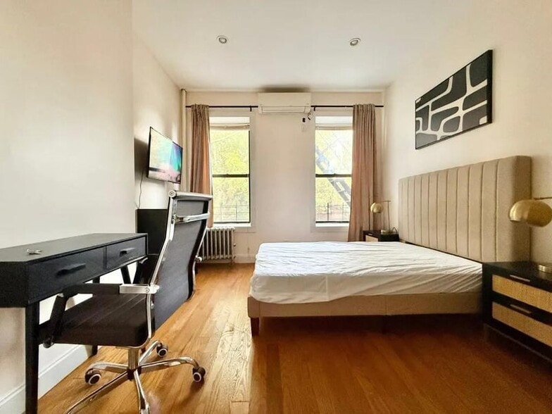 Primary Photo - Nice room in a good neighborhood