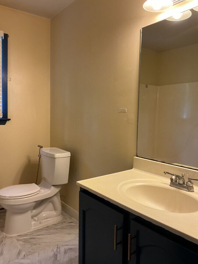 Building Photo - 63 Ashford Dr