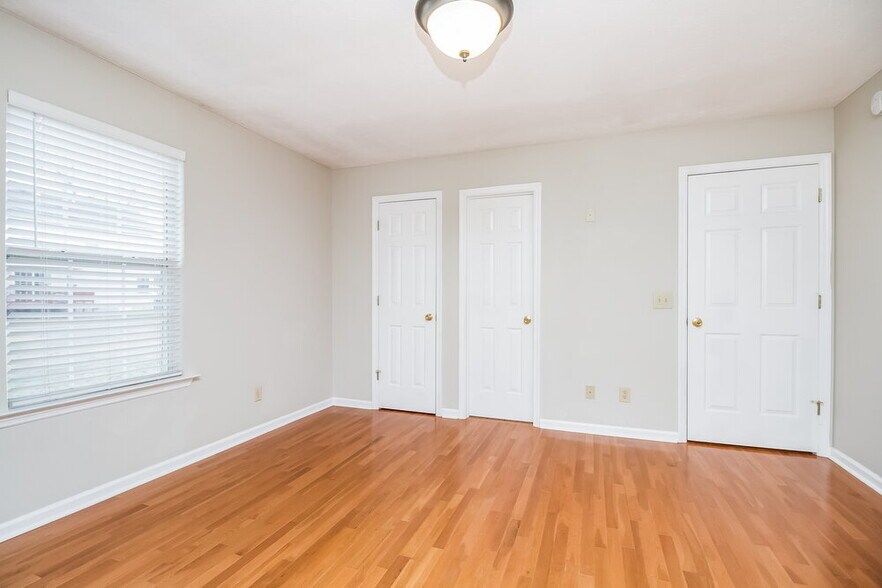 Building Photo - 300 Stafford Ct