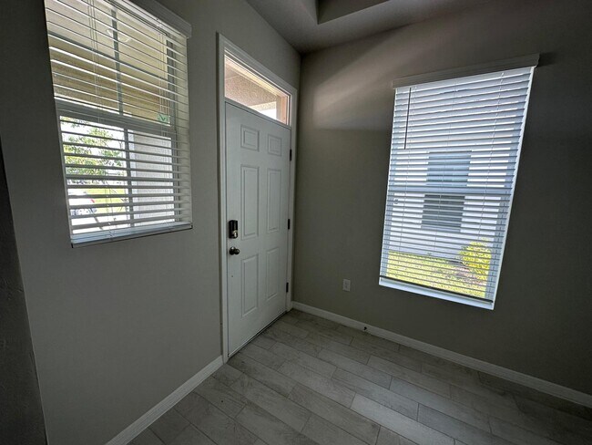 Building Photo - 826 Friendship Cir