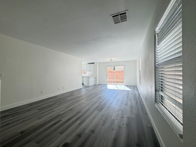 Building Photo - 6339 W Silver Ribbon Ct