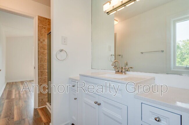 Building Photo - 315 24th St