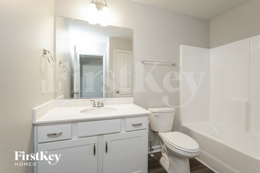 Building Photo - 3710 Streamside Dr