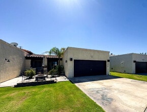 Building Photo - "Well Maintained 3 Bedroom, 2 Bathroom Poo...