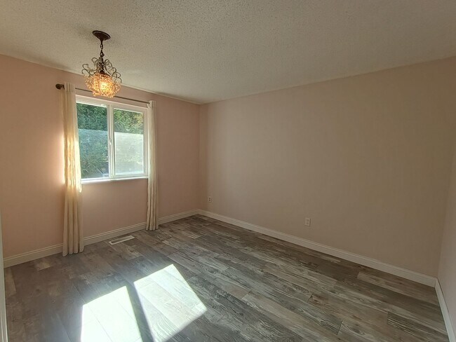 Building Photo - Elegant Home with Captivating Sound Views
