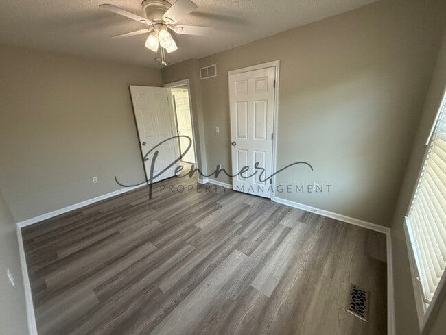 Building Photo - 308 NE Topaz Dr