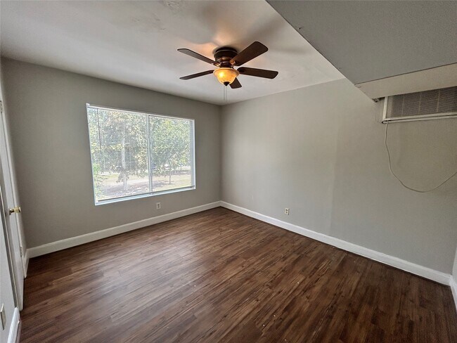 Building Photo - 807 Heights Blvd