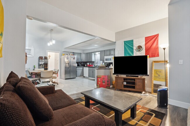 Building Photo - Unit 2