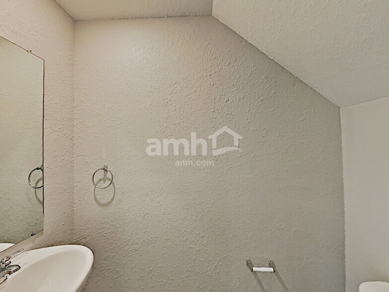 Building Photo - 4904 Bridle Path