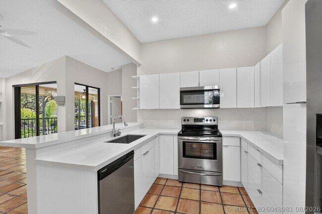 Building Photo - 5451 Verona Dr
