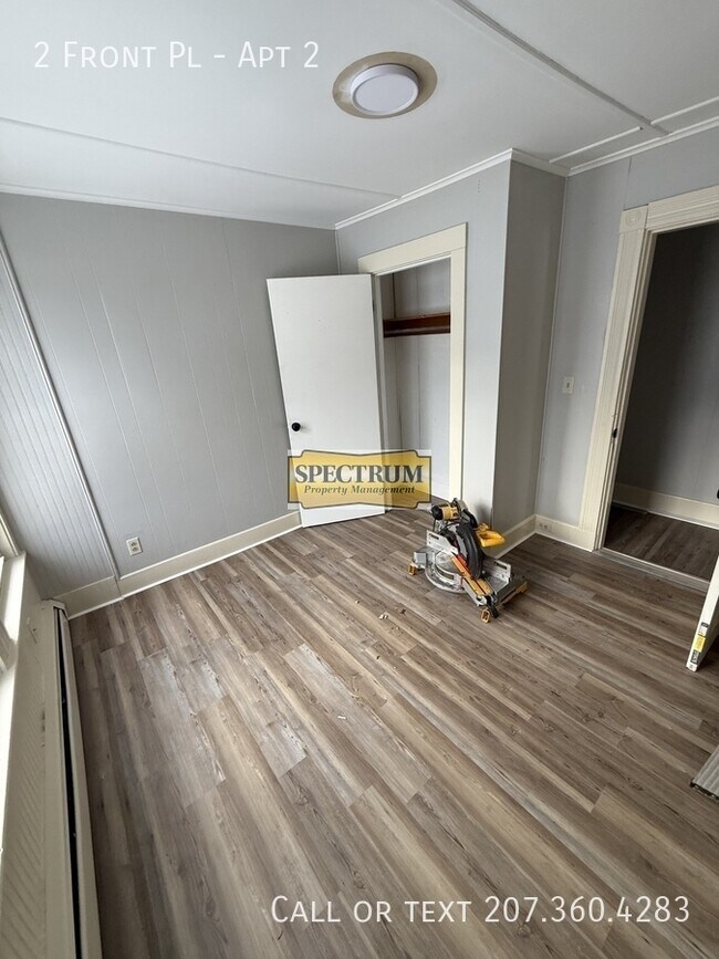 Building Photo - 2 Front Pl