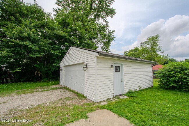 Building Photo - 6209 Applegate Ln