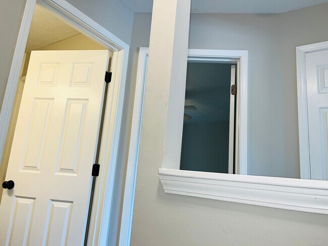 Building Photo - Location, location, location! Renovated townhome near Downtown Douglasville! Must See!