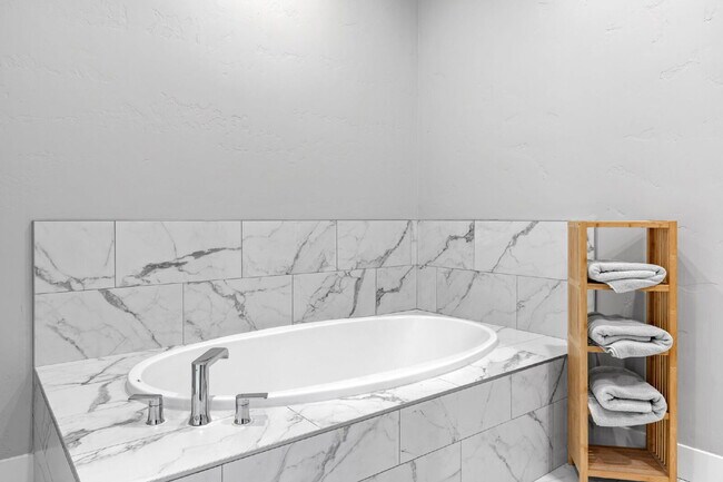 Building Photo - Beautiful split bedroom floorplan in the Sky Mesa Community!