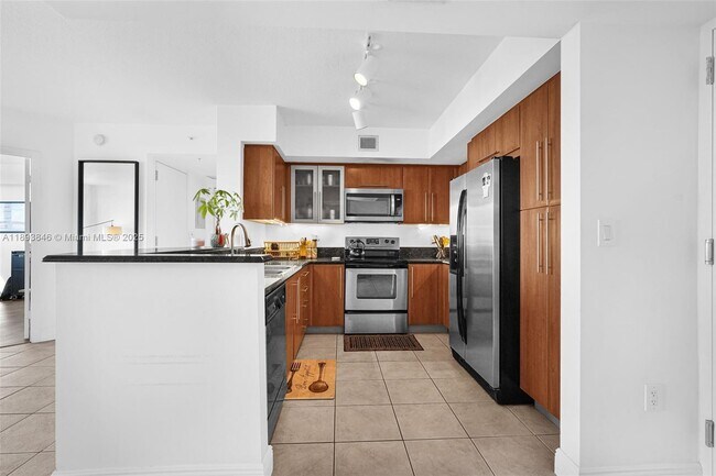 Building Photo - 3232 SW 22nd Terrace