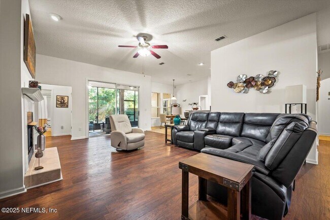 Building Photo - 86198 Meadowwood Dr
