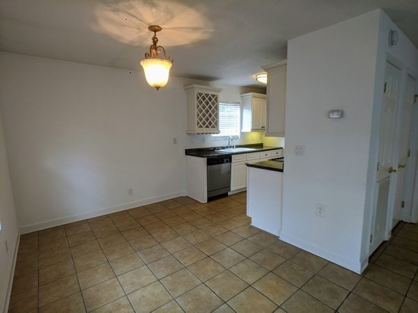 Building Photo - 1802 Jackson Ave W