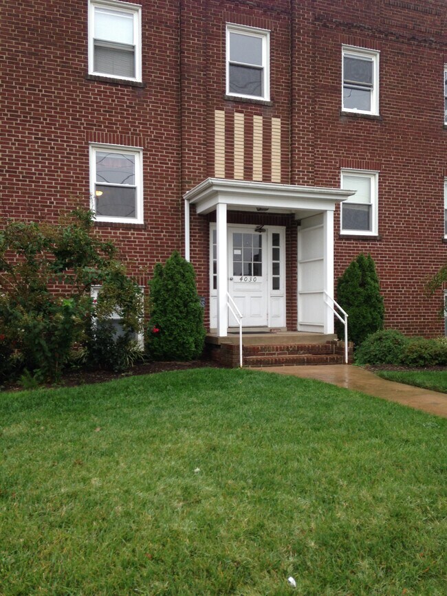 Primary Photo - 4030 Washington Blvd