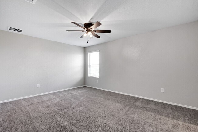 Building Photo - ***MOVE-IN SPECIAL: THREE WEEKS FREE***Mod...