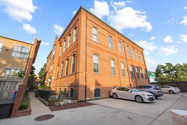Building Photo - 725 5th St SE