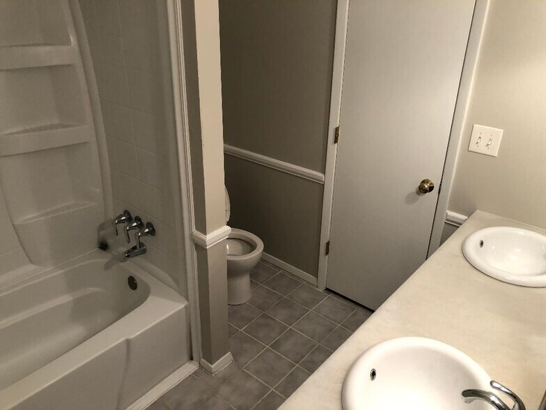 Building Photo - 615 Wynnes Ridge Cir SE