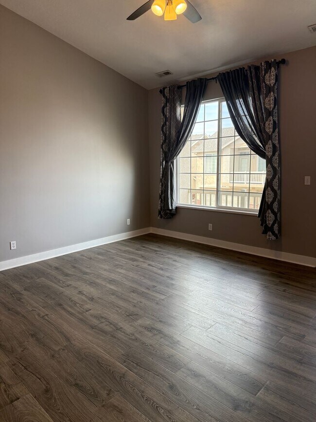 Building Photo - Beautifully Updated Foxboro Townhome – Steps from Nature Trails