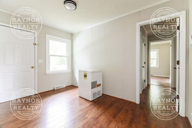 Building Photo - 402 E Stronach Ave