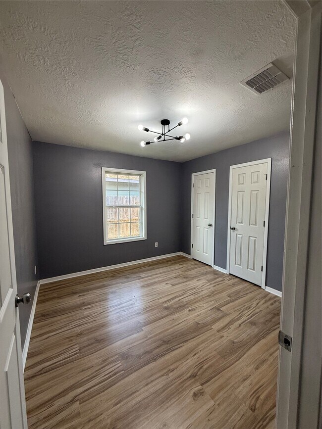 Building Photo - 1205 Thompson St