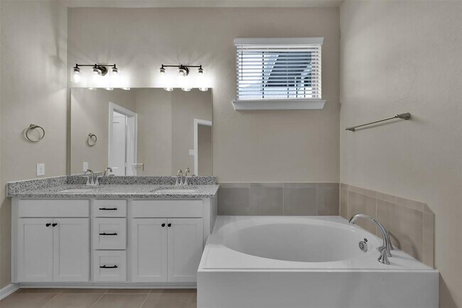 Building Photo - 543 Longleaf Pine Dr