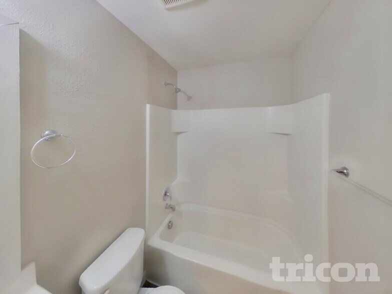 Building Photo - 14210 Bridgeview Ln
