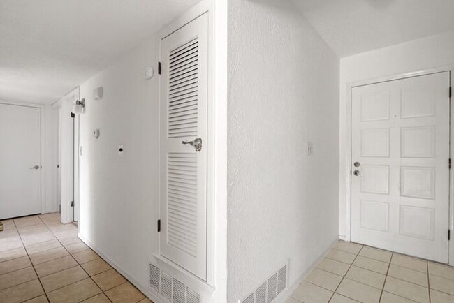 Building Photo - Beautiful brick home in the Vista Del Sol ...