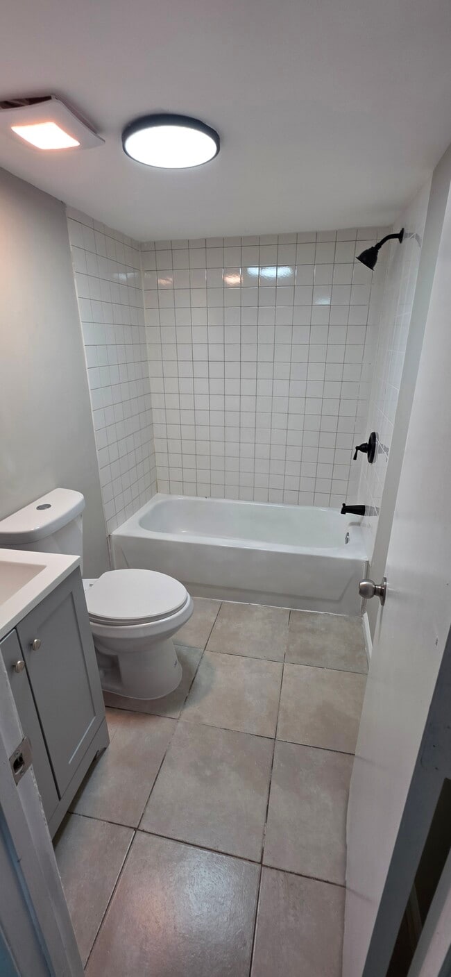 Building Photo - 311 N Calhoun St