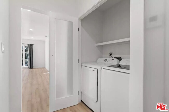 Building Photo - 1235 S Tremaine Ave