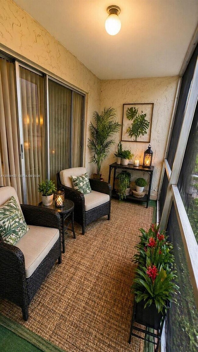 Building Photo - 3774 Inverrary Blvd