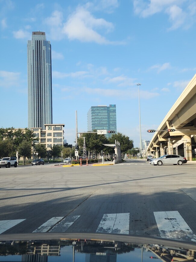 Building Photo - 5005 Hidalgo St