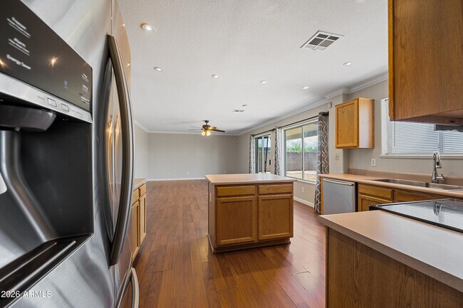Building Photo - 210 E Jasper Ct