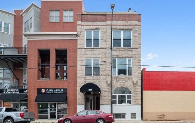 Primary Photo - 1727 N Clybourn Ave