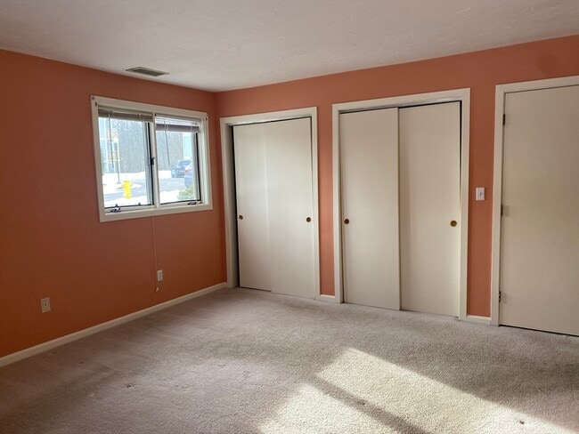 Building Photo - 330 Sunderland Rd