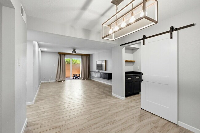 Building Photo - 2233 E Highland Ave