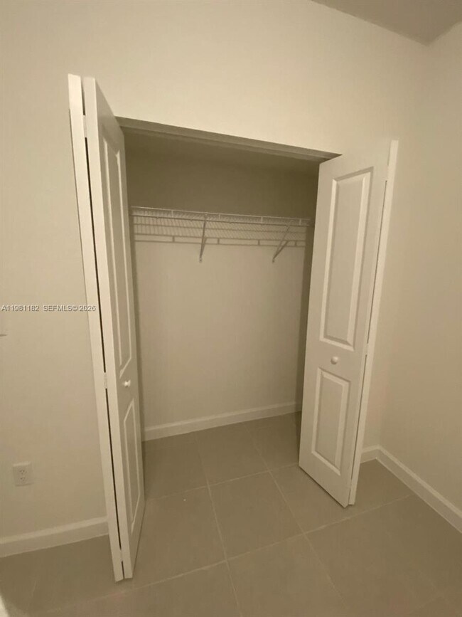 Building Photo - 2310 SE 28th Dr