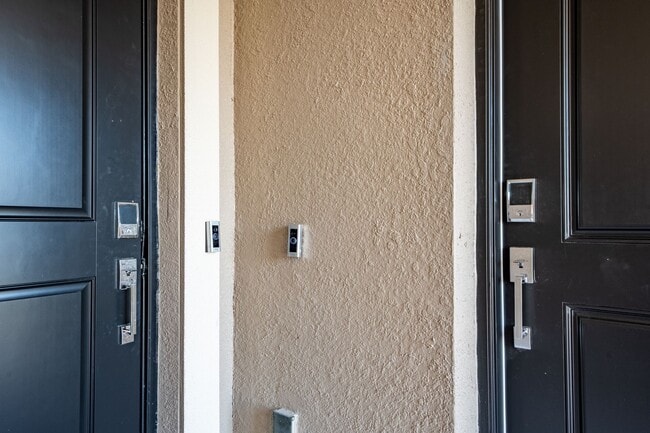 Building Photo - 696 Daring Dr