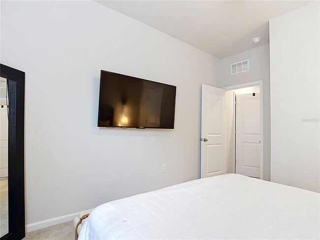 Building Photo - 5589 Vigo Lp